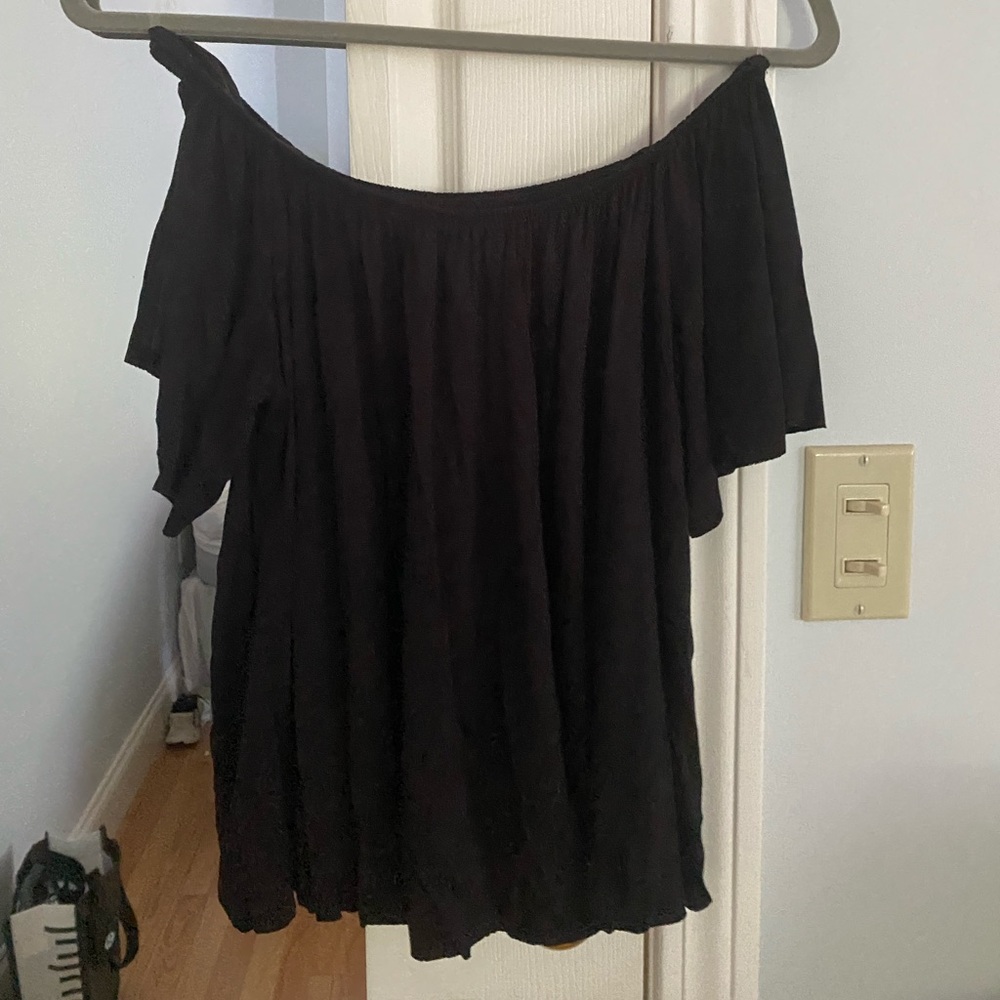 NEVER WORN: Off the shoulder top